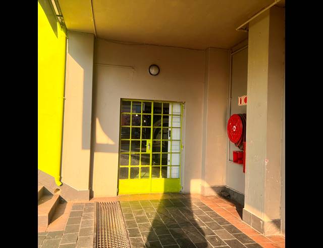 100M² BUSINESS TO LET IN MONDEOR